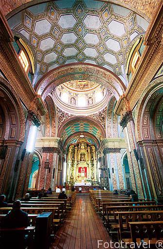 Interior de la iglesia El Sagrario. Centro historico de la ciuda |  FototravelFototravel